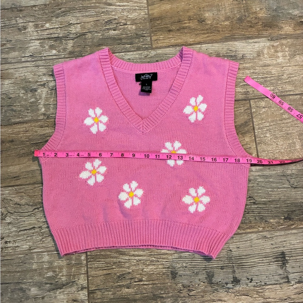 Women’s Just Polly pink daisy floral cropped sweater vest - Picture 4 of 5